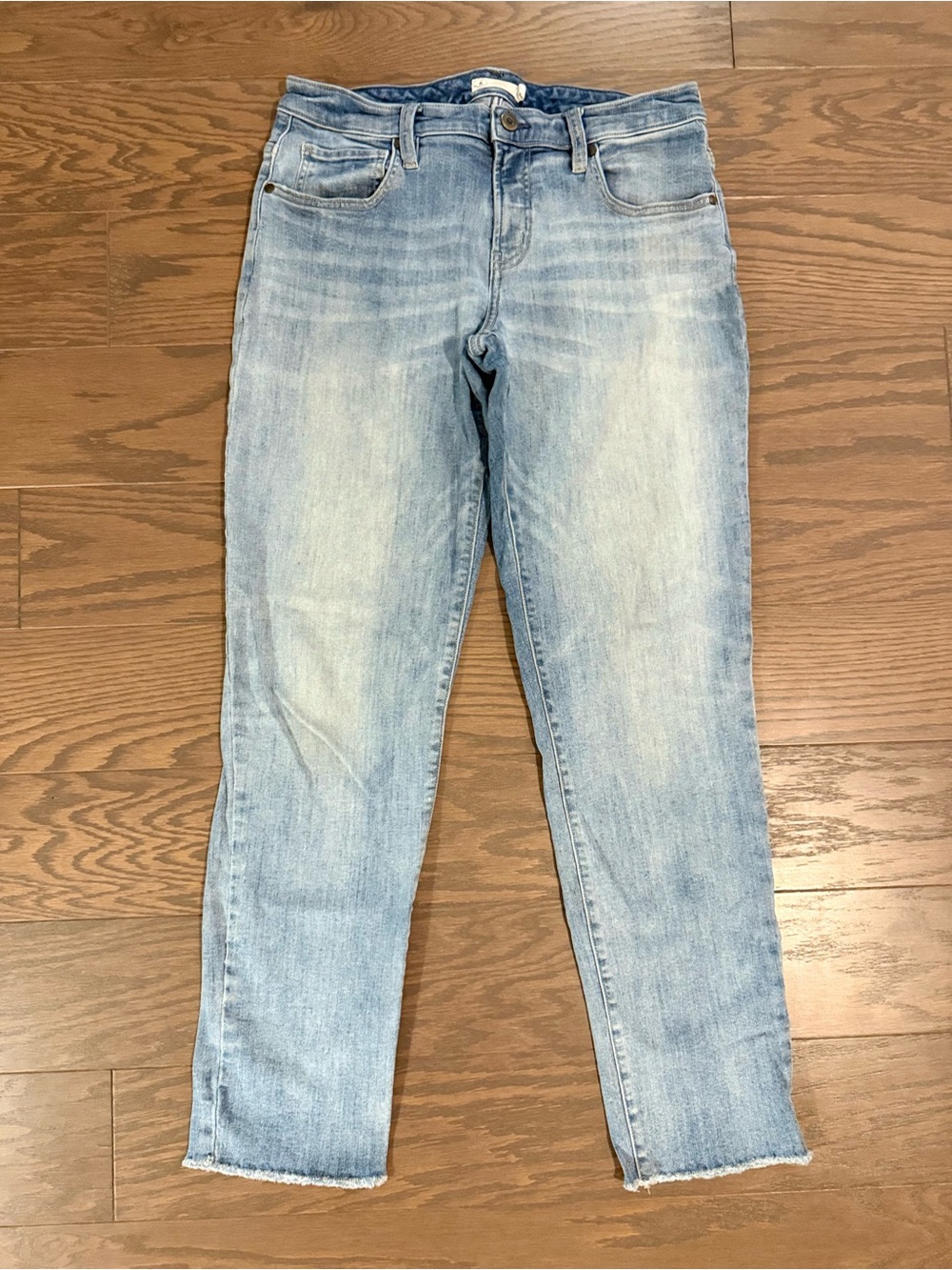 Carve Designs Women’s Size 6 Light Wash Straight Leg Raw Hem Jeans